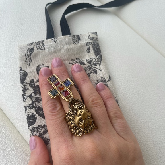 NEW Gucci Lion Head Marmont Logo Cross Charm Gold Statement Ring L $1390 - Picture 5 of 5